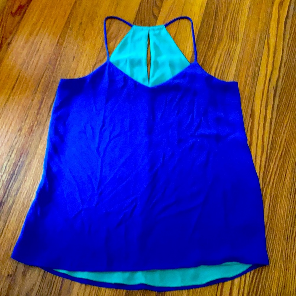 Express keyhole back reversible tank XS
